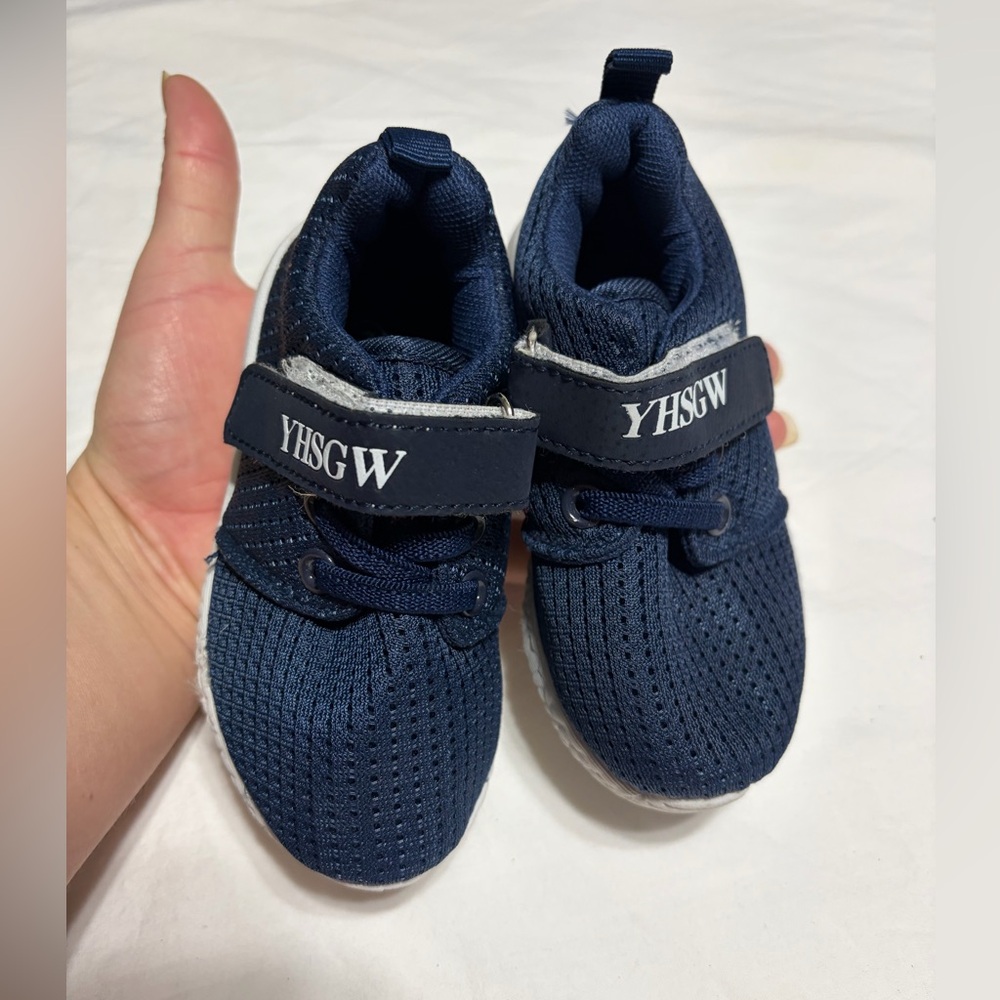Kids Navy Lightweight Sneakers with Hook-and-Loop Strap